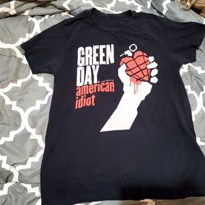 Hot Topic Large Green Day Band T- Shirt black & Red